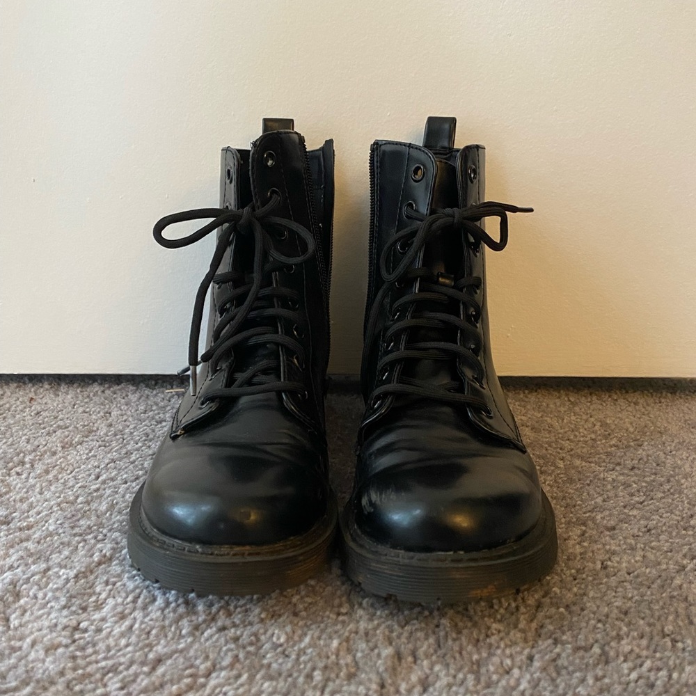 Combat boots